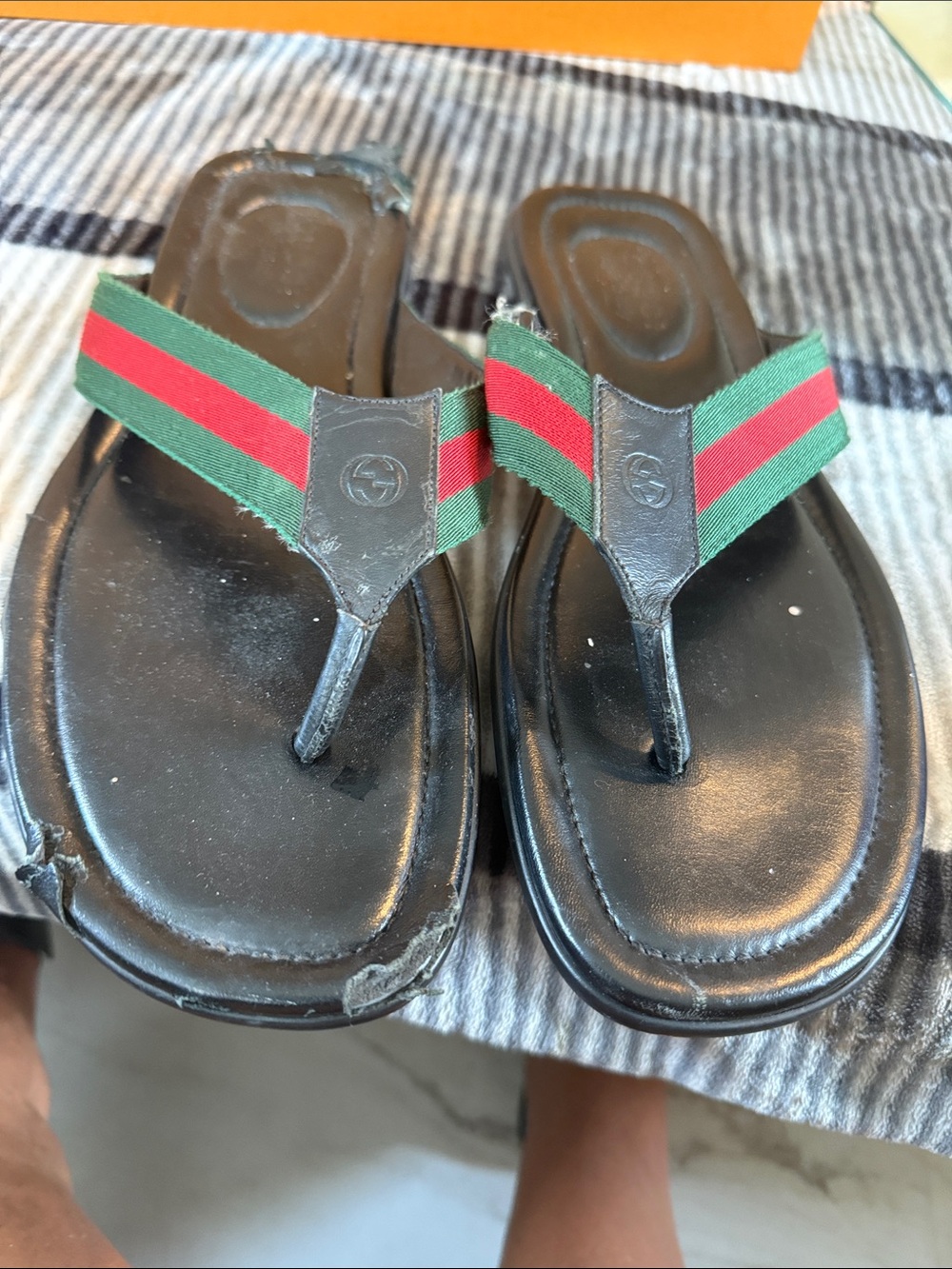 Gucci Black Leather Thong Sandals with Green & Red Stripe